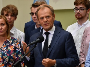 Donald Tusk prosi o wybaczenie: Proszę o zrozumienie i wybaczenie pana Ziobry i jego małżonki