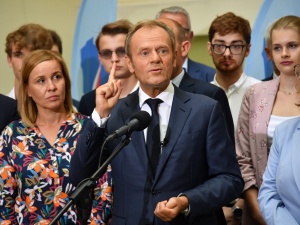 Tusk przekonuje, że PO chciała wprowadzić 500+. „Ewa Kopacz miała już projekt” Co mówił wcześniej? [WIDEO]