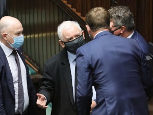 PiS odzyskuje większość w Sejmie. Kolejny poseł wraca do klubu PiS