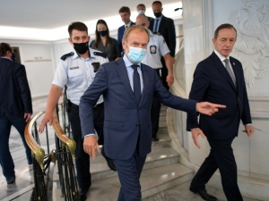 [SONDAŻ] Tusk odbierze władzę PiS? Polacy mocno podzieleni