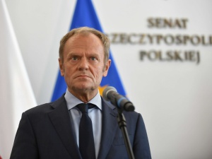 Tusk mówi o „gwałceniu Konstytucji i uderzaniu w TVN”. Mocna odpowiedź wiceministra