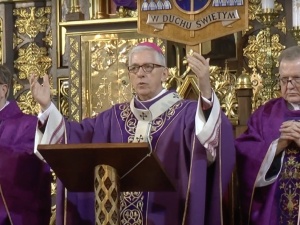 Abp Skworc rezygnuje. Decyzja ma związek ze śledztwem Watykanu