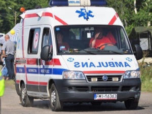 Dramatyczny wypadek w Słupi pod Bralinem. Babcia potrąciła 5-latkę samochodem