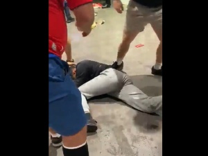 [VIDEO] Brutalna bijatyka kibiców. Dramatyczne sceny na zapleczu meczu Włochy-Anglia