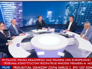 [WIDEO] „Jest pan śmieszny; Dziecko, uspokój się”. Awantura na antenie TVP Info. O co poszło?