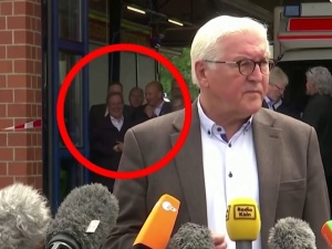 [video] Burza w Niemczech. Namaszczony na przyszłego kanclerza Armin Laschet śmiał się wizytując tereny zniszczone powodzią