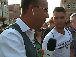 [VIDEO] Pan za Tuskiem?. Reporter Onetu zadawał pytania na wiecu w Gdańsku. Takiej odpowiedzi się nie spodziewał