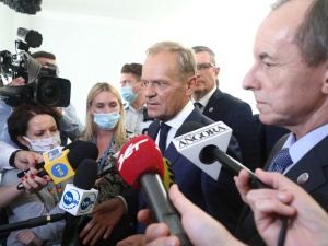 Tusk do dziennikarki: Zwrócę się do funkcjonariuszki telewizji PiS-owskiej