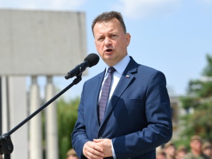 Szef MON: W odpowiedzi na zagrożenia Polska się zbroi