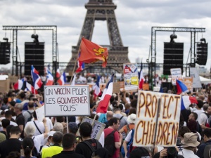 Francja. Ogromne manifestacje przeciwko paszportom sanitarnym