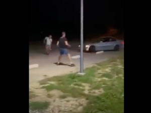 Szokujące nagrania z Podkarpacia! Kierowca próbował przejechać ludzi, szuka go policja [WIDEO]