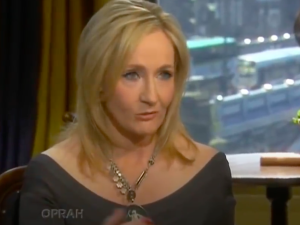 „Osoby z miesiączką? Jestem pewna, że są na to jakieś inne wyrazy”. J.K. Rowling na celowniku transaktywistów