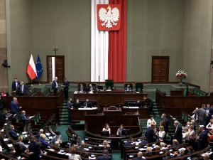 Najnowszy sondaż: Prawo i Sprawiedliwość liderem. Przeciętny wynik ruchu Hołowni