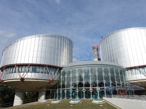 ETPC: Brak formalnego uznania związków osób tej samej płci w Rosji narusza europejską konwencję praw człowieka