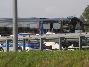 Wypadek na autostradzie A1. Autokar z dziećmi zderzył się z ciężarówką