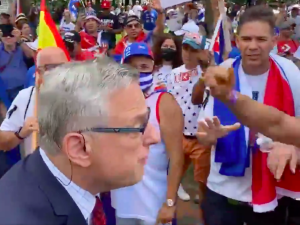 Korespondent TVN został przegoniony z demonstracji Kubańczyków. Teraz zabiera głos [WIDEO]