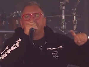 [VIDEO] Owsiak o je.ać PiS: Panie wojewodo, nie pan będzie mówił o czym ma krzyczeć publiczność