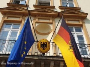 W rocznicę wybuchu Powstania Warszawskiego placówki dyplomatyczne Niemiec w Polsce opuściły flagi do połowy