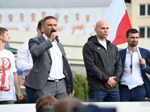 „Toczy się wojna”. Szef Marszu Niepodległości zapowiada przeprowadzenie referendum