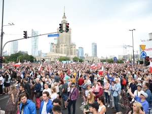 [NASZA FOTORELACJA] 77. rocznica Powstania Warszawskiego. Tak Warszawiacy oddali hołd bohaterom 