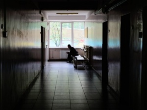 Szpital nie chciał przyjąć chorego, bo ten nie miał skierowania. Z bólu zaczął krzyczeć