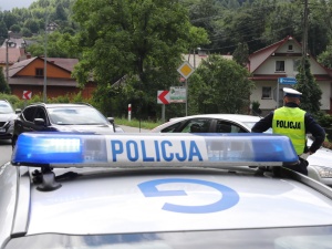 Potrącił pieszego i uciekł. 52-latek zmarł, policja szuka sprawcy wypadku