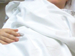 13-latka urodziła martwe dziecko. Policja ustala kto był ojcem 