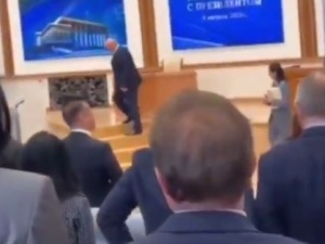 [video] Łukaszenka w kiepskim stanie zdrowia? Dyktator ledwo powłóczy nogami