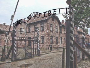 Amerykański dziennik użył sformułowania polskie obozy śmierci. Reaguje konsul generalny RP