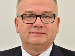 [VIDEO] Obozy koncentracyjne powstawały w Polsce, bo tu był największy antysemityzm. Absolutnie skandaliczne słowa posła PO