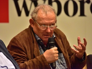 Wykorzystują Holocaust do gry o duże pieniądze. Polska ma płacić za zbrodnie nazizmu pisał... Michnik w 1999 r.