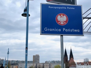 Grupa uchodźców z dziećmi na granicy białorusko-polskiej. Straż Graniczna nie będzie wpuszczała nielegalnych imigrantów