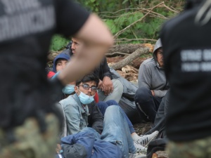 Reżim białoruski od każdego migranta dostarczonego na granicę UE bierze podobno ok. 10 tys. dolarów