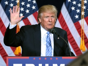Trump poucza administrację Bidena : Najpierw zabierasz wszystkich obywateli USA...