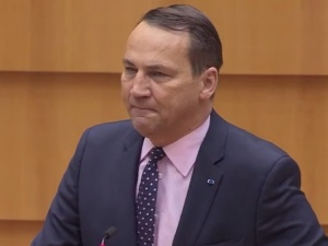 Obraźliwe słowa, szerzenie nieprawdy. Kłopoty Sikorskiego - otrzyma pozew o naruszenie dóbr osobistych