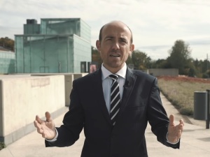 Poprosiłem ją o wyjaśnienia. Budka wezwał Jachirę na dywanik