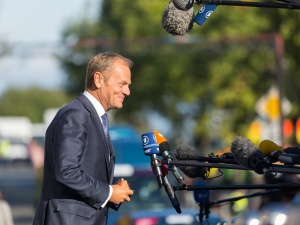 Budka zapowiedział oświadczenie Tuska, konferencji jednak nie będzie. Co ze stanowiskiem byłego premiera?