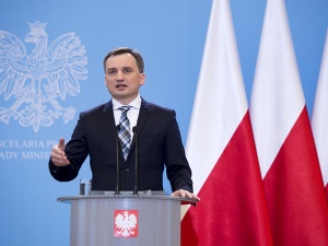 Ziobro: Ataki na reformę sądownictwa to element wojny hybrydowej ze strony UE