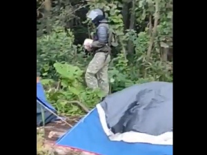 [VIDEO] Jest film dokumentujący dostarczanie przez białoruskie służby posiłków imigrantom na granicy