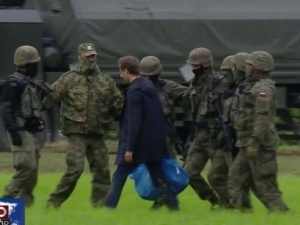 Wąsik drwi z posła Sterczewskiego. Campus campusem, Tusk Tuskiem, a...