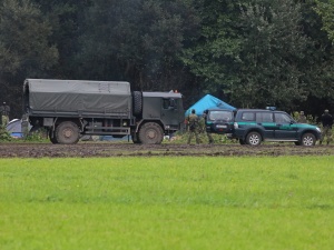 [VIDEO] Kramek cwaniak na robotę wysłał.... Tak aktywiści niszczyli umocnienia graniczne