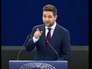 Ostre wystąpienie europosła Patryka Jakiego! Tego komisarz UE się nie spodziewał [WIDEO] 