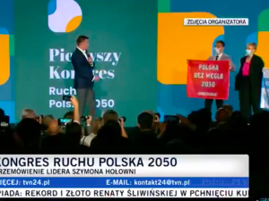Tego Hołownia się nie spodziewał. Greenpeace wtargnął na kongres Polski 2050. „Polska bez węgla 2030” [WIDEO]