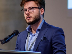 Skoro piecze, to znaczy, że mam rację. Bart Staszewski brnie po fali krytyki