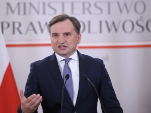 Prawna wojna hybrydowa KE z Polską? Mocny wpis Zbigniewa Ziobry