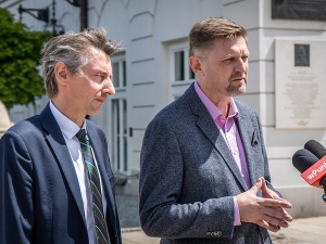 Iskrzy na Lewicy. Rozenek zostanie usunięty z klubu?