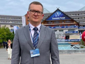 Białoruski agent KGB na Forum Ekonomicznym w Karpaczu. Szef KPRM zabiera głos