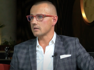 [WIDEO] Deweloper skarży się na „500 plus”, bo… robotnicy nie chcą pracować 6 dni w tygodniu. Mocne komentarze internautów