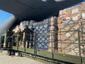 Wietnam. Blisko 8 ton pomocy humanitarnej z Polski przyleciało do Sajgonu