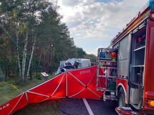 Tragiczny wypadek pod Zieloną Górą. Na miejscu 7 karetek, 4 śmigłowce LPR; kilkadziesiąt osób w szpitalu